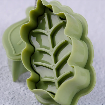 Pastry Wheel Roll and Decorating Plunger Set