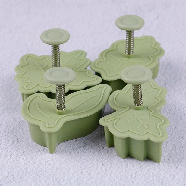 Pastry Wheel Roll and Decorating Plunger Set