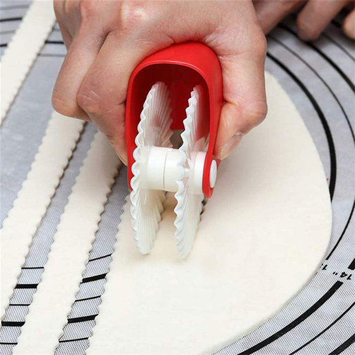 Pastry Wheel Roll and Decorating Plunger Set